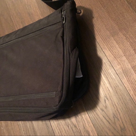 Tumi Messenger Laptop Bag - Picture 6 of 12